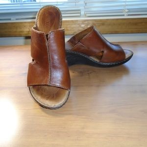 BORN SANDALS ~LEATHER~WEDGE HEEL~BROWN~SIZE 8/39